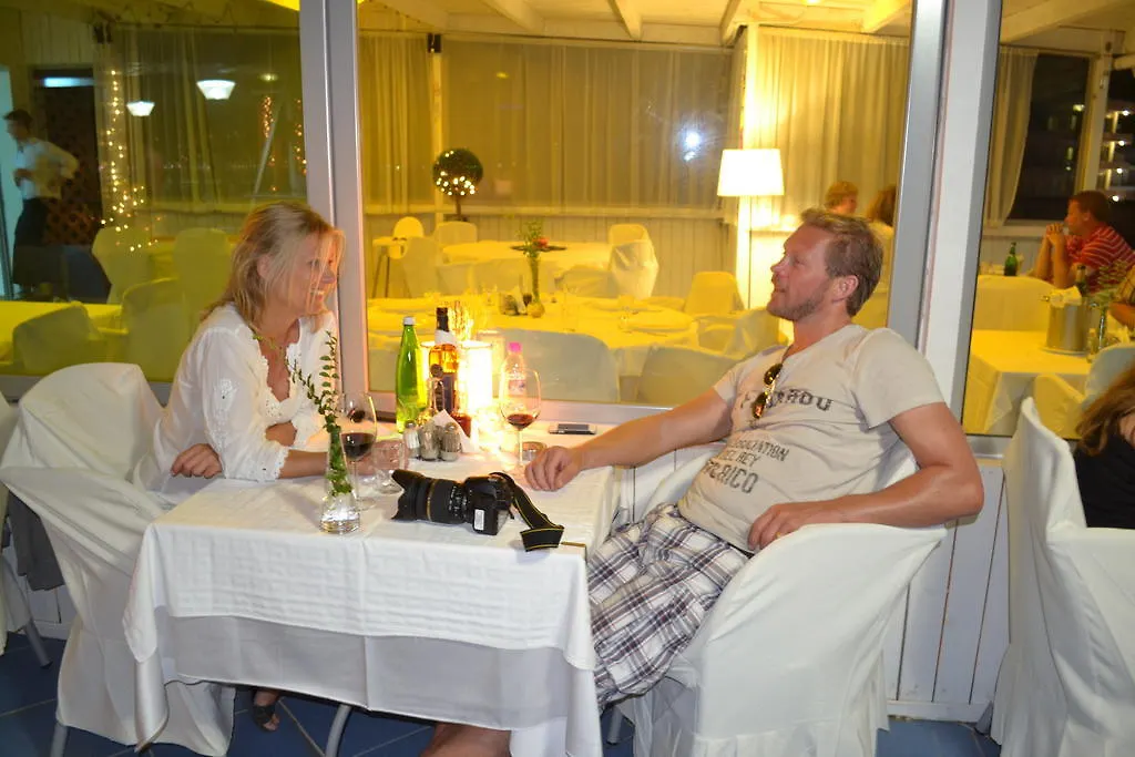Hotel Seaside Saranda 4*,